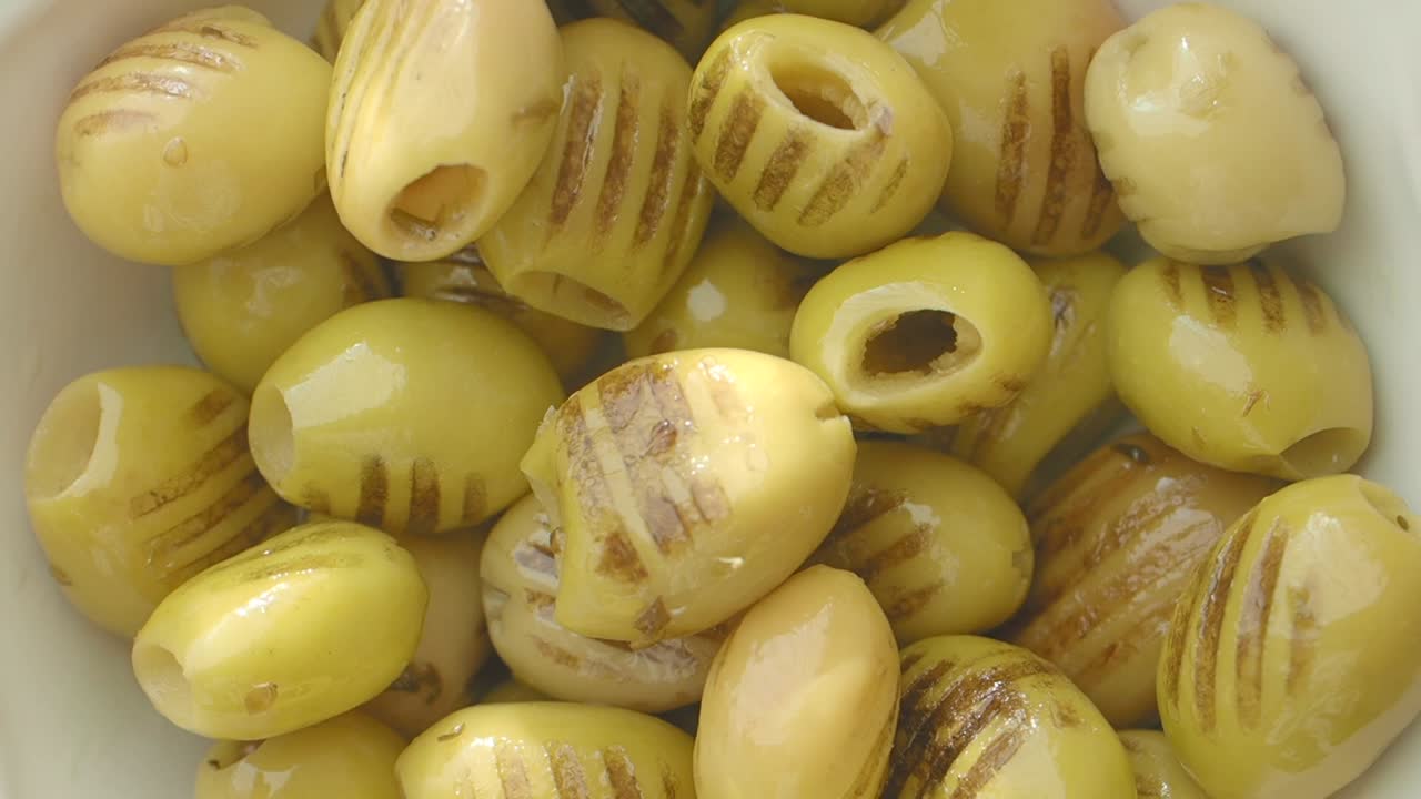 Olive verdi grigliate