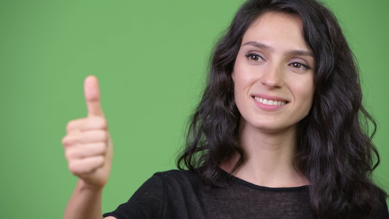 Young beautiful woman giving thumbs up
