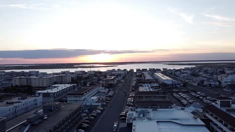 Vista-Escénica-Del-Amanecer-En-El-Distrito-Frente-Al-Mar-De-Avalon-En-Nueva-Jersey-Temprano-En-La-Mañana