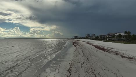 Playa-De-Arena-Blanca-A-Lo-Largo-Del-Golfo-De-México-En-Ft-Myers-Beach,-Florida