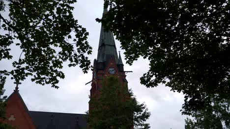 City-church-of-Umeå,-handheld