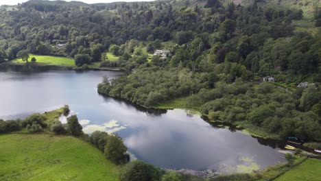 Schöne-Grasmere-Im-Lake-District-Cumbria-England-Drohnenaufnahmen-4k