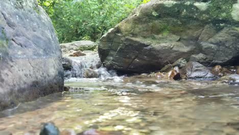 The-water-runs-through-the-creek-in-the-middle-of-two-rocks