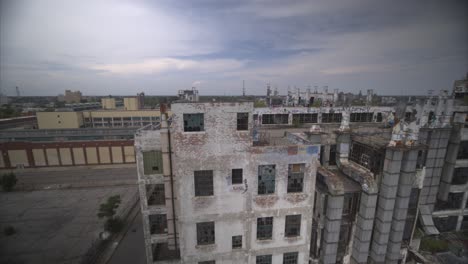 4k-drone-view-of-abandoned-manufacturing-plant-in-Detroit-14