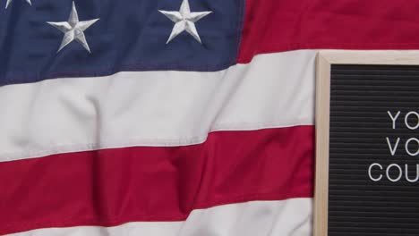 firma leyendo su voto cuenta mentir sobre nosotros estrellas y rayas bandera para las elecciones estadounidenses 2024 1