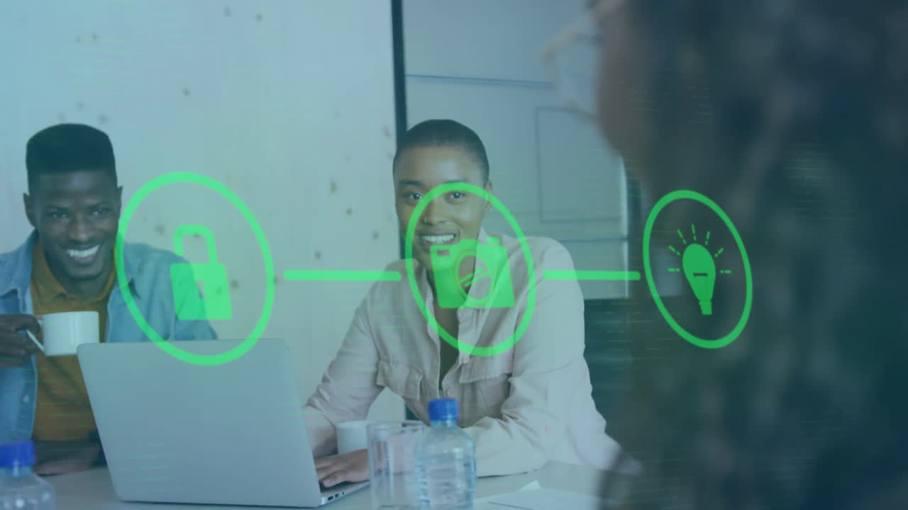 animación de iconos de los medios sobre diversas personas de negocios en la oficina