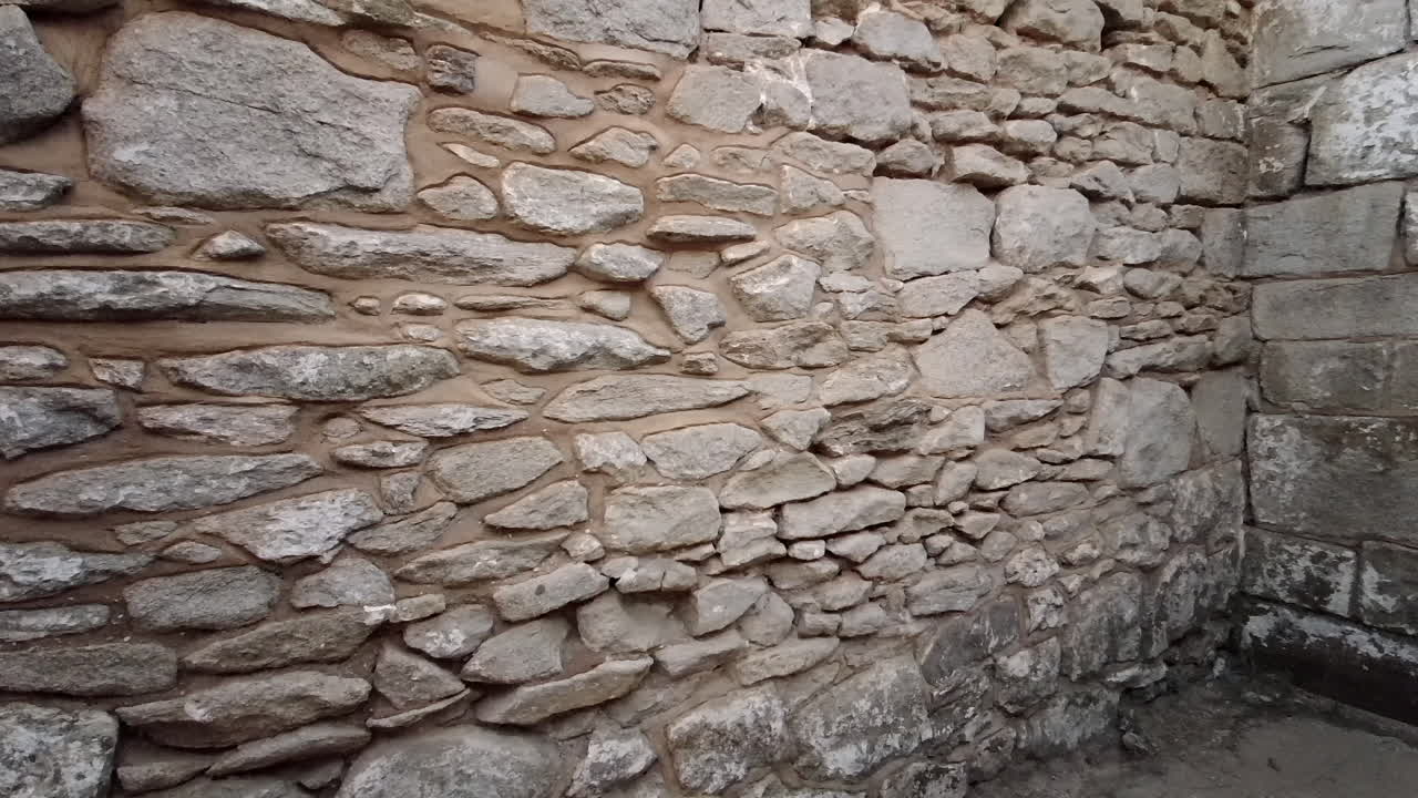 동부 주립 교도소에 있는 감옥 "연습실"의 360도 팬