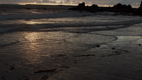 orilla de la piscina de la marea de la playa de newport