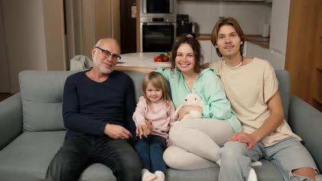 Portrait-of-happy-family,-grandpa-together-with-his-grandkids-at-home