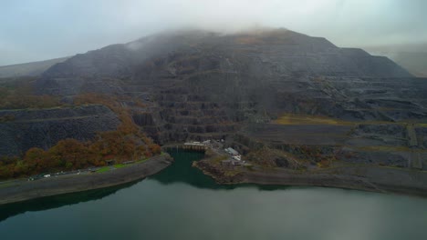 Dinorwig-Power-Station,-Electric-Mountain,-or-Mynydd-Gwefru-on-A-Foggy-Day-With-Llyn-Peris-Lake-Near-Dinorwig,-Llanberis-in-Gwynedd,-Wales