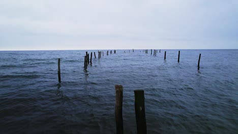 Drohnenflug-über-Die-Wellen-Der-Norddeutschen-Küste