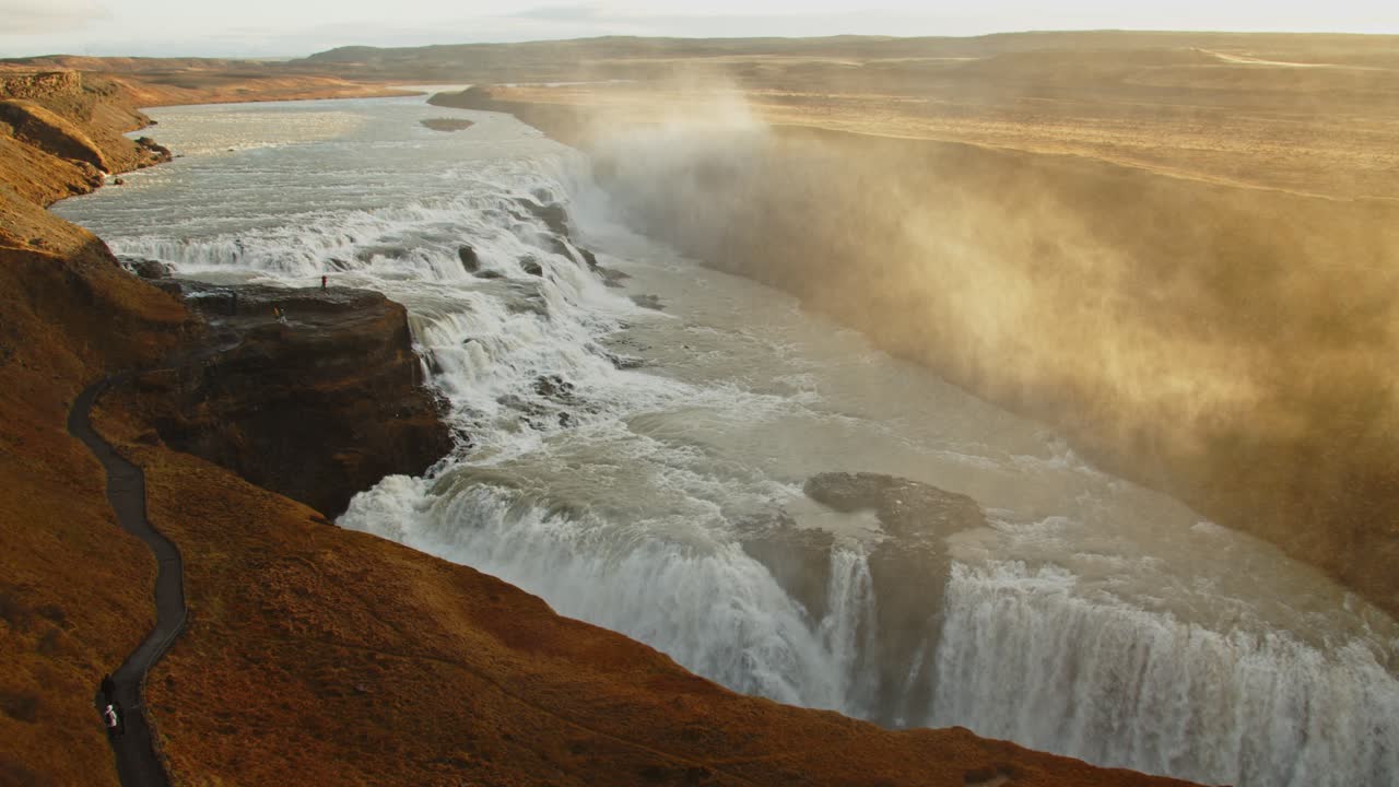 hermosa vista de la espectacular cascada gullfoss en islandia en un día soleado