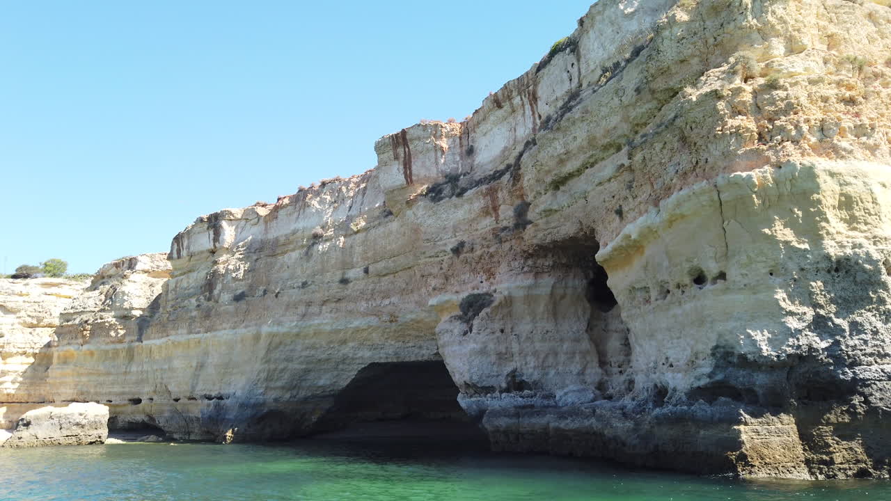 대서양에 보트의 해안선에서 보기