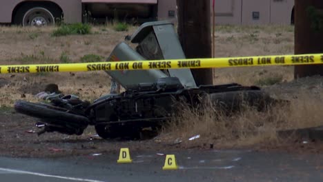 Secuelas-Del-Accidente-De-Motocicleta-Detrás-De-La-Cinta-Policial