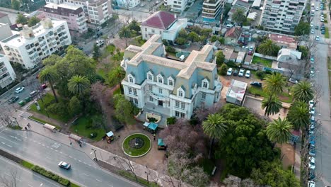 Luftumlaufbahn-Des-Carrasco-Palastes-In-Viña-Del-Mar,-Chile