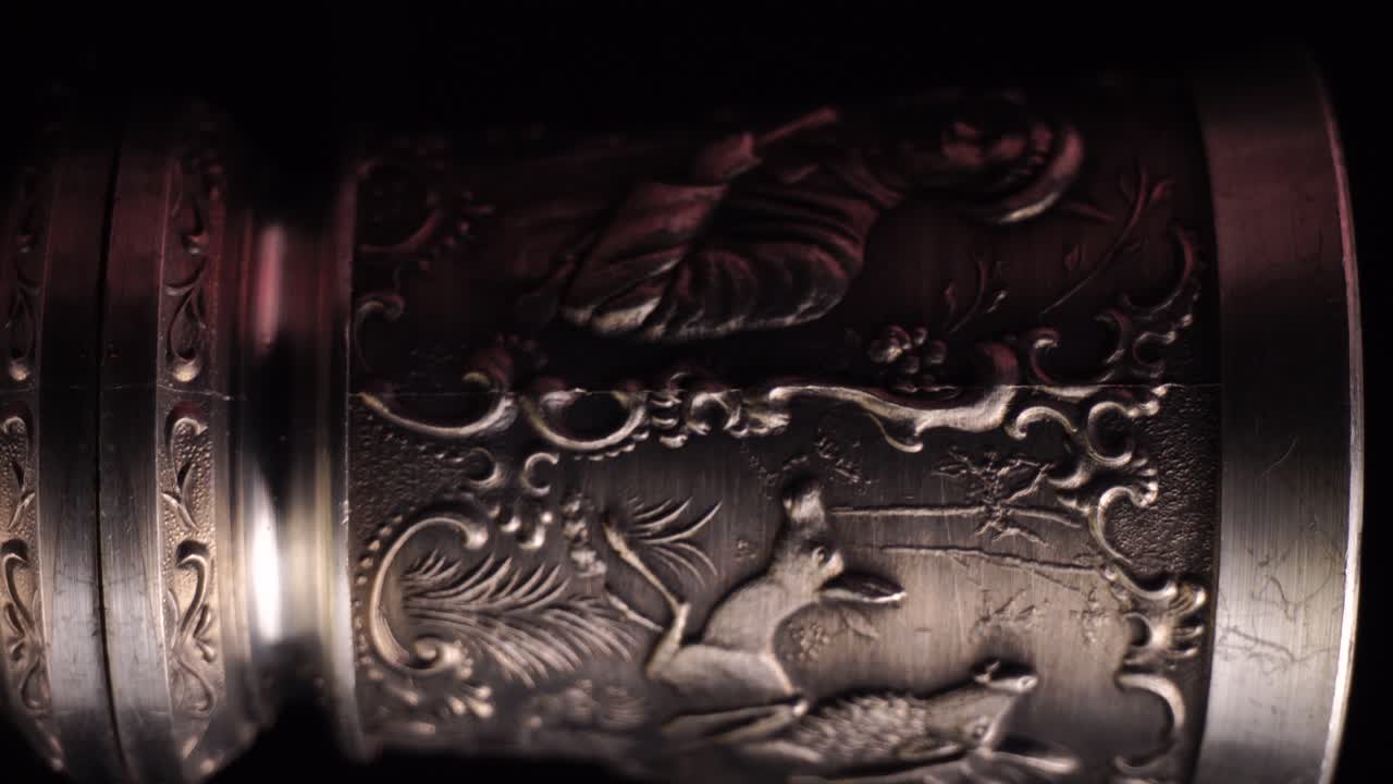 수직 비디오, 빈티지 아연 유리 컵, 매크로 클로즈업