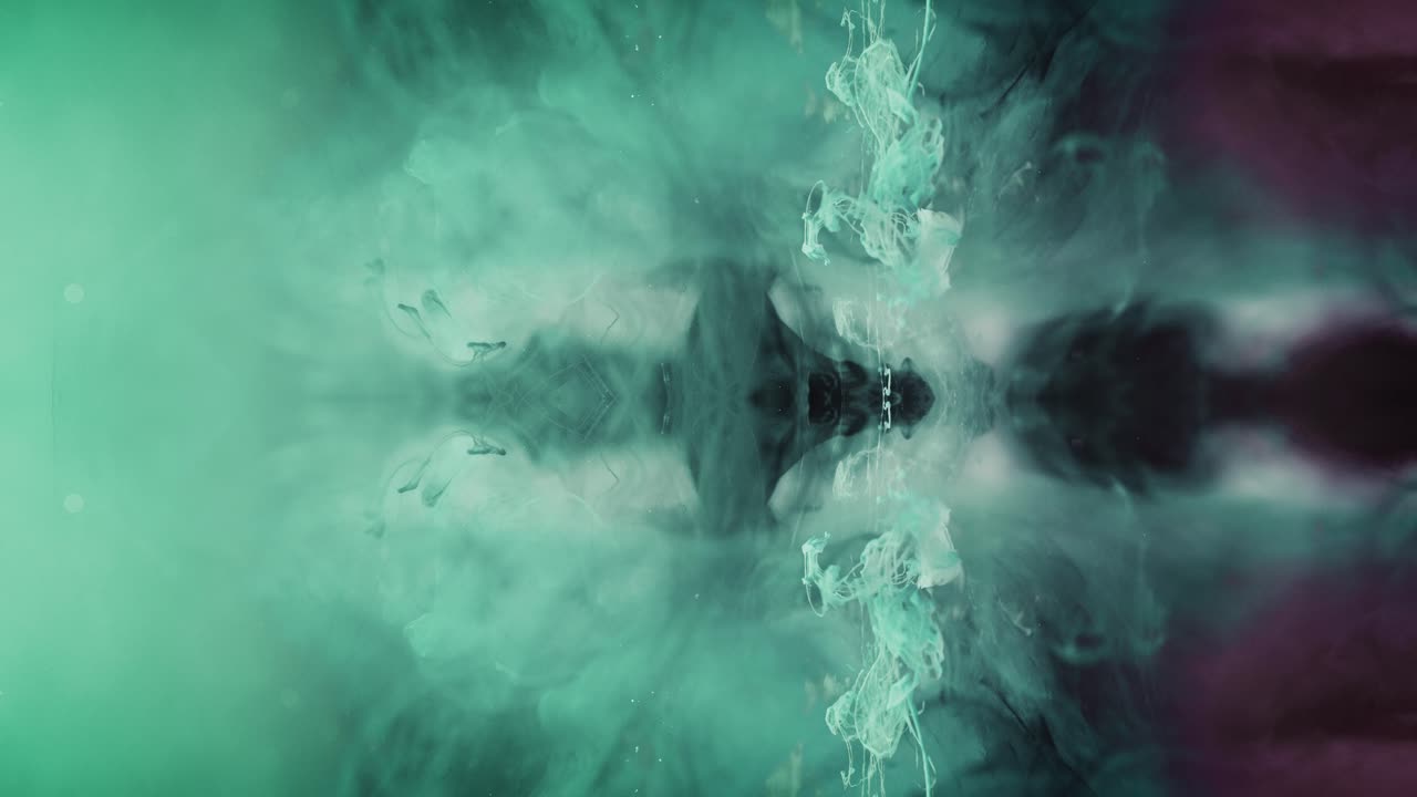 vista vertical de la reunión de tinta burbujeante en el centro