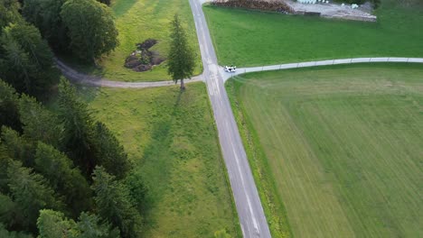 Niederösterreichischer-Schwarzwald-Nahe-Dem-Semmering,-Gefilmt-Mit-Drohne-Von-Oben-In-4k-An-Einem-Sommertag