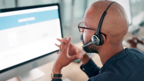 persona de negocios en una llamada telefónica