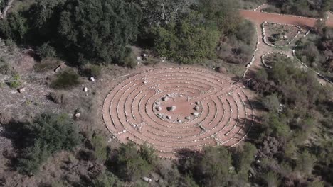 vista aérea del laberinto de rocas en la reserva natural de jan marais en stellenbosch, sudáfrica