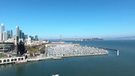 Vista-Aérea-Del-Estadio-De-Béisbol-Att-Oracle-Park,-El-Puente-De-La-Bahía-Y-El-Centro-De-San-Francisco-En-Alta-Resolución-4k