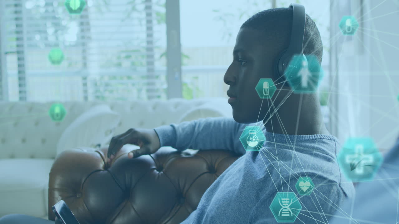 animación de la red de conexiones con iconos sobre hombre afroamericano usando auriculares