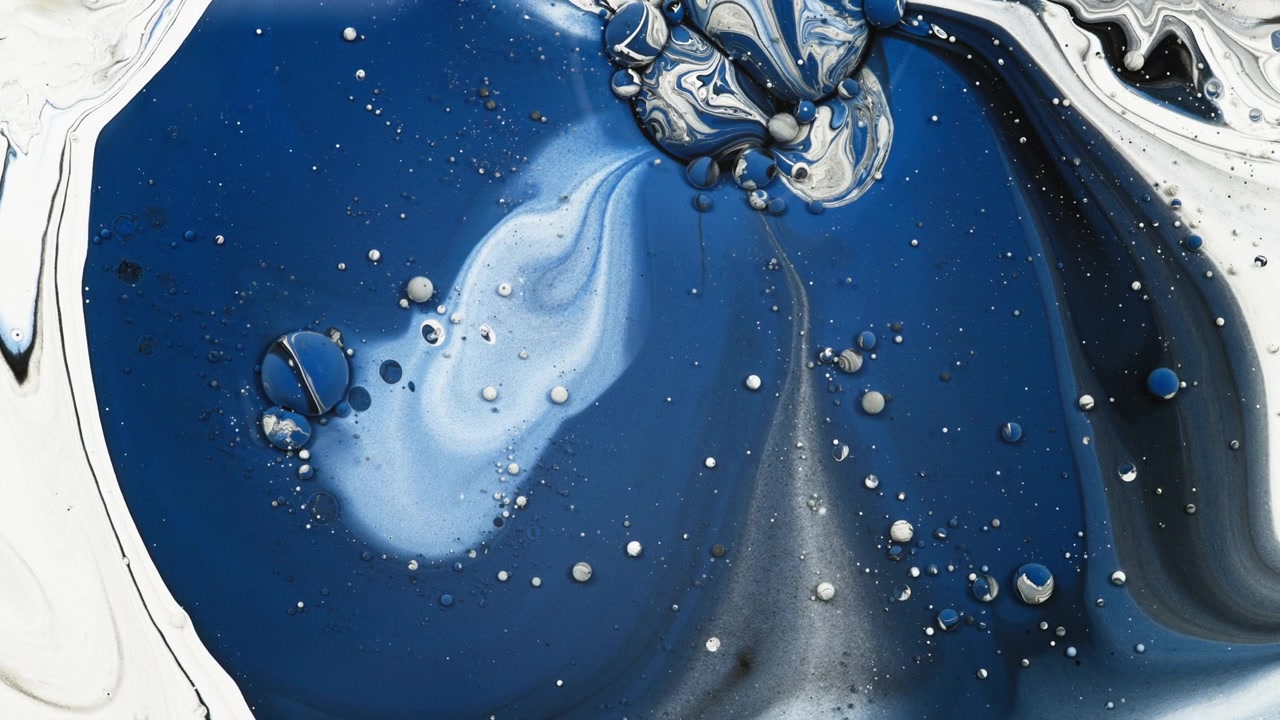Sfondo con colori liquidi bianchi e blu