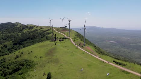 Windmühlenkraftwerk-In-Kenia,-Um-Das-Pariser-Abkommen-über-Erneuerbare,-Umweltfreundliche-Grüne-Energie-Einzuhalten
