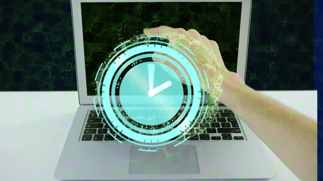 animación de reloj en movimiento y cerebro digital sobre la mano apuntando en la computadora portátil