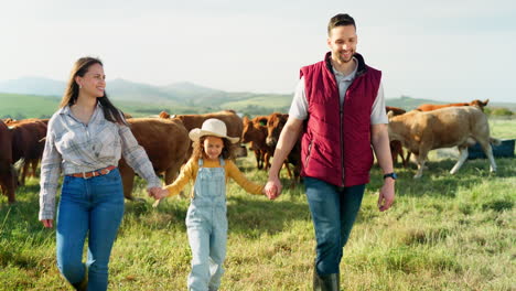 Granja,-Familia-Y-Ganado-Con-Una-Niña