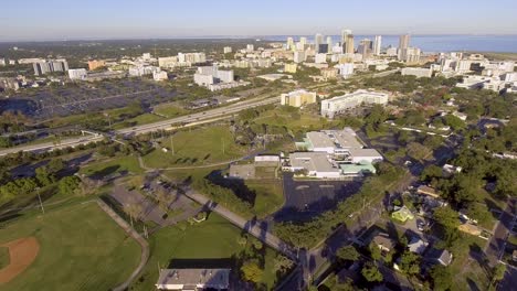 video aéreo de drones de 4k del parque campbell en el centro de st