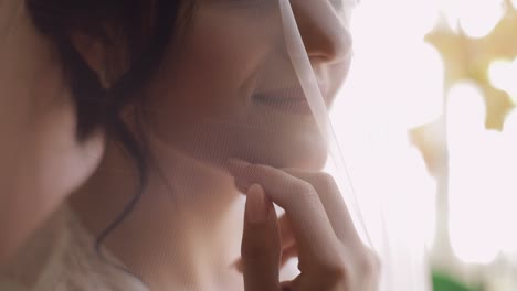 아름답고 사랑스러운 신부. 예고 잘 관리 된 여성. 느린 모션
