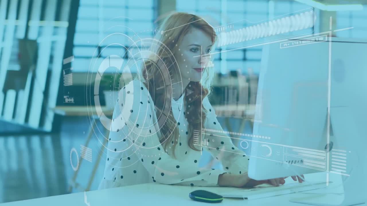 animación del procesamiento de datos financieros sobre una mujer de negocios que trabaja en la oficina