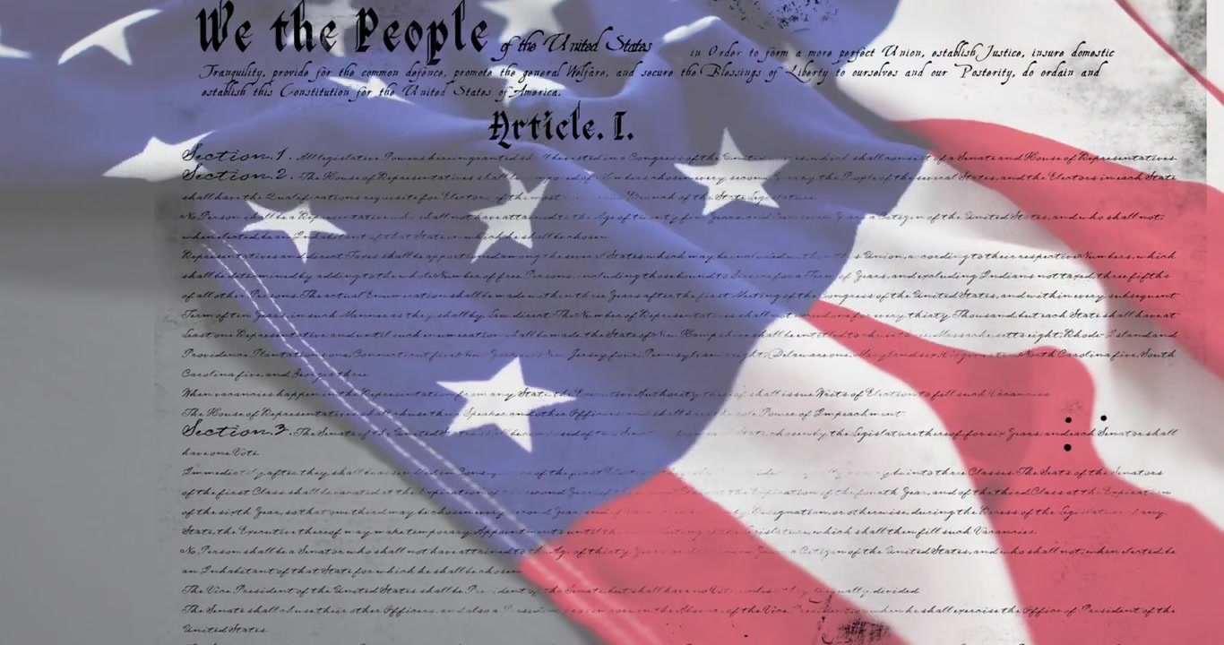 Scrittura storica che emerge, bandiera americana che sventola delicatamente rivelando le strisce, a sottolineare il patrimonio.