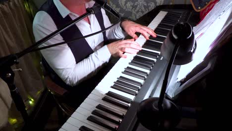 the piano man playing in a dublin wine bar