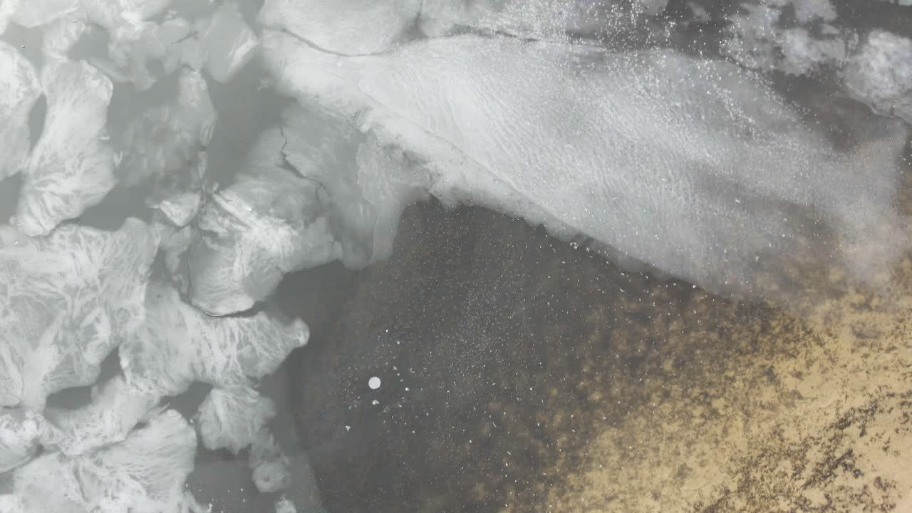 겨울 폭염 동안 머스키곤의 듄 하버 공원