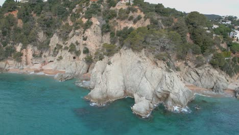 Maravillas-Naturales-De-La-Costa-Brava-Con-Estas-Impresionantes-Imágenes-Aéreas-De-Sus-Playas-Solitarias