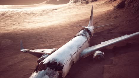 avión aplastado abandonado en el desierto