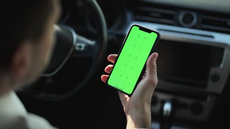 maqueta de pantalla verde para rastrear o ver contenido publicitario. punto de vista para navegar. deslizar arriba o abajo. redes sociales navegar noticias, informes financieros