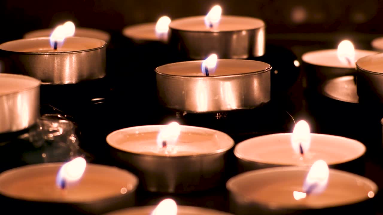 velas encendidas juntas