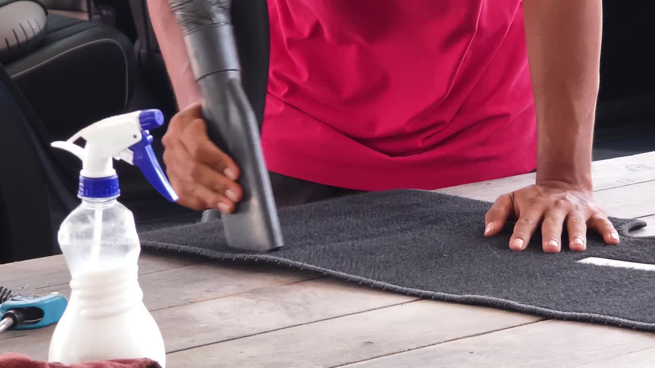 Car Interior Cleaning: Vacuuming Car Mats