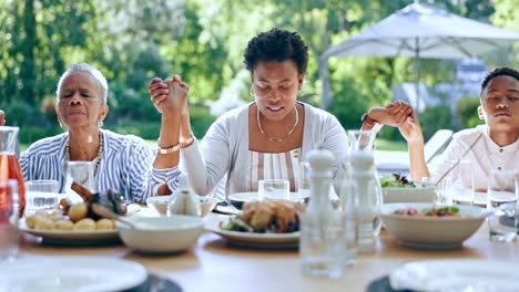 Familie,-Hände-Und-Beten-Im-Freien-Zum-Mittagessen