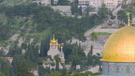 acercarse a la iglesia ortodoxa de maría magdalena en el monte de los olivos cerca de getsemani