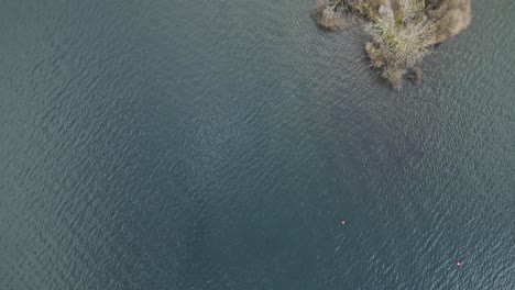 Lanzamiento-Del-Lago-Y-Del-Barco,-Vista-De-Arriba-Hacia-Abajo-De-Drones-En-Bowness-On-Windermere