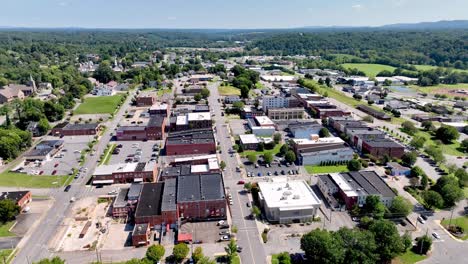 empuje aéreo sobre el norte de wilkesboro, carolina del norte.