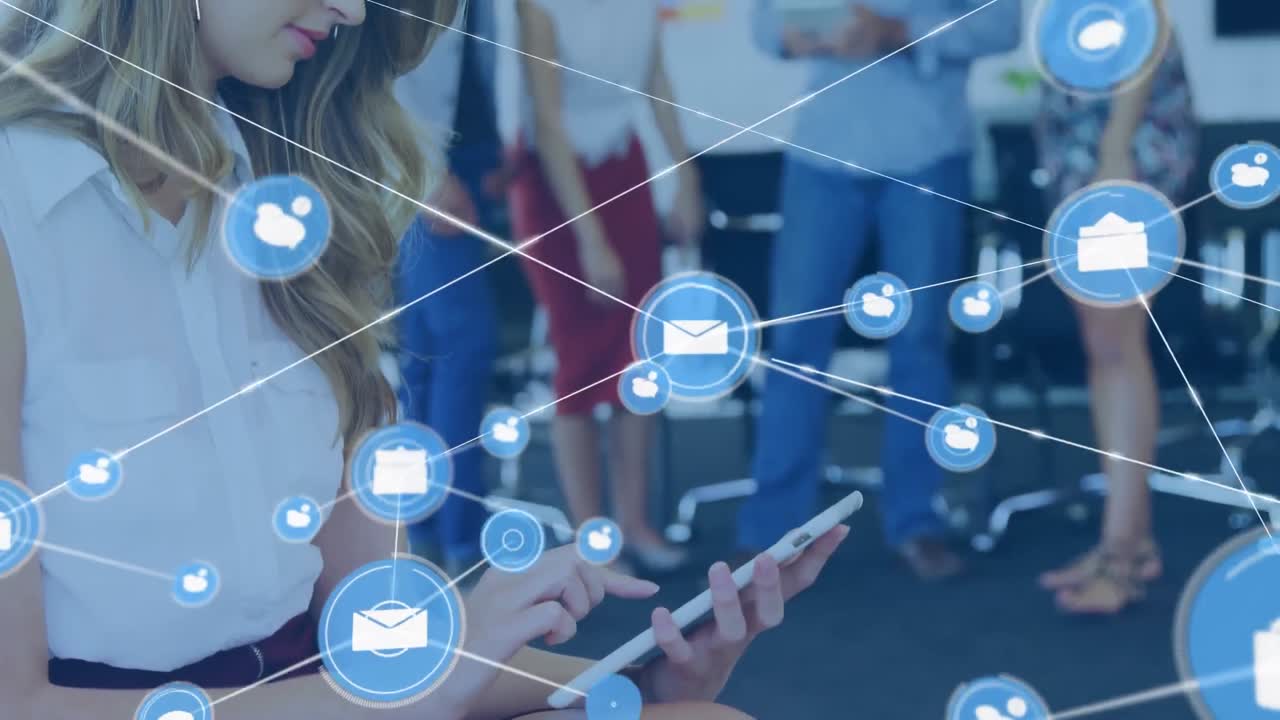 animación de una red de iconos digitales contra una mujer caucásica que usa una tableta digital en la oficina