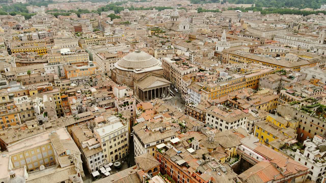 Panoramic drone shot shows Rome’s Pantheon in the heart of a dense historic city