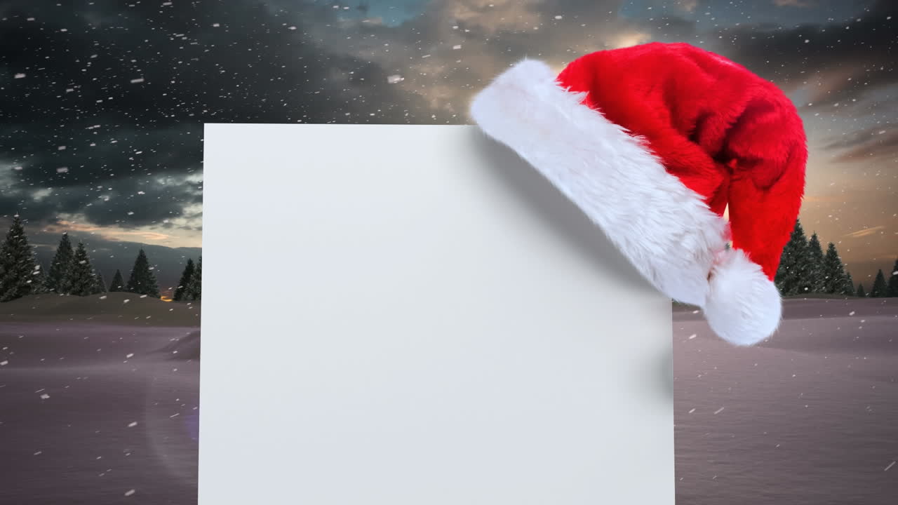 animación de una tarjeta en blanco con espacio de copia y sombrero de santa sobre la nieve que cae y el paisaje de invierno