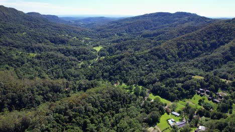 Paisaje-Natural-Escénico-En-El-Valle-De-Currumbin-En-Queensland,-Australia---Disparo-Aéreo-De-Drones