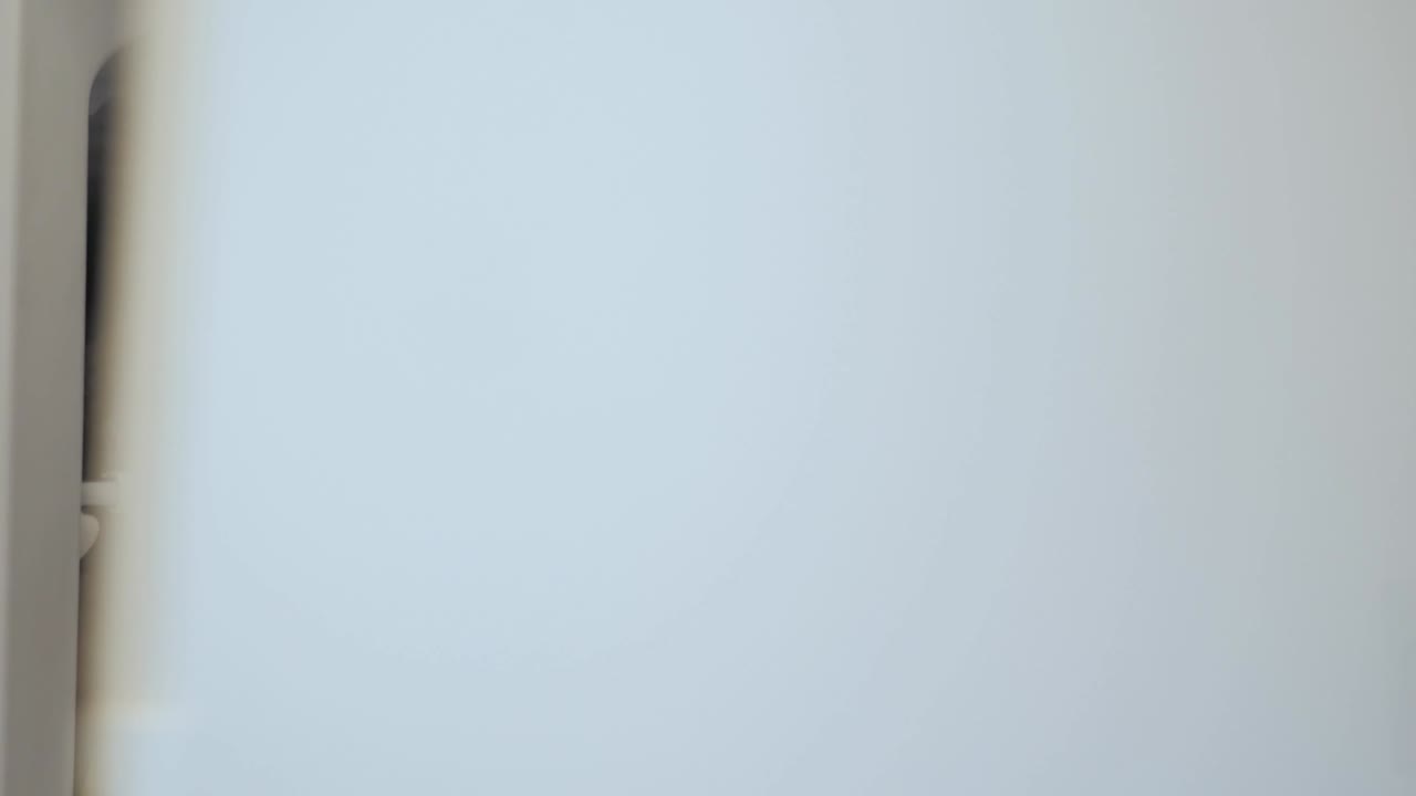 elija alimentos congelados del congelador.